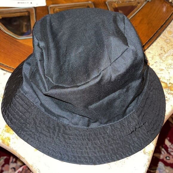 NWOT Aqua Bloomingdales black bucket hat - Picture 2 of 4
